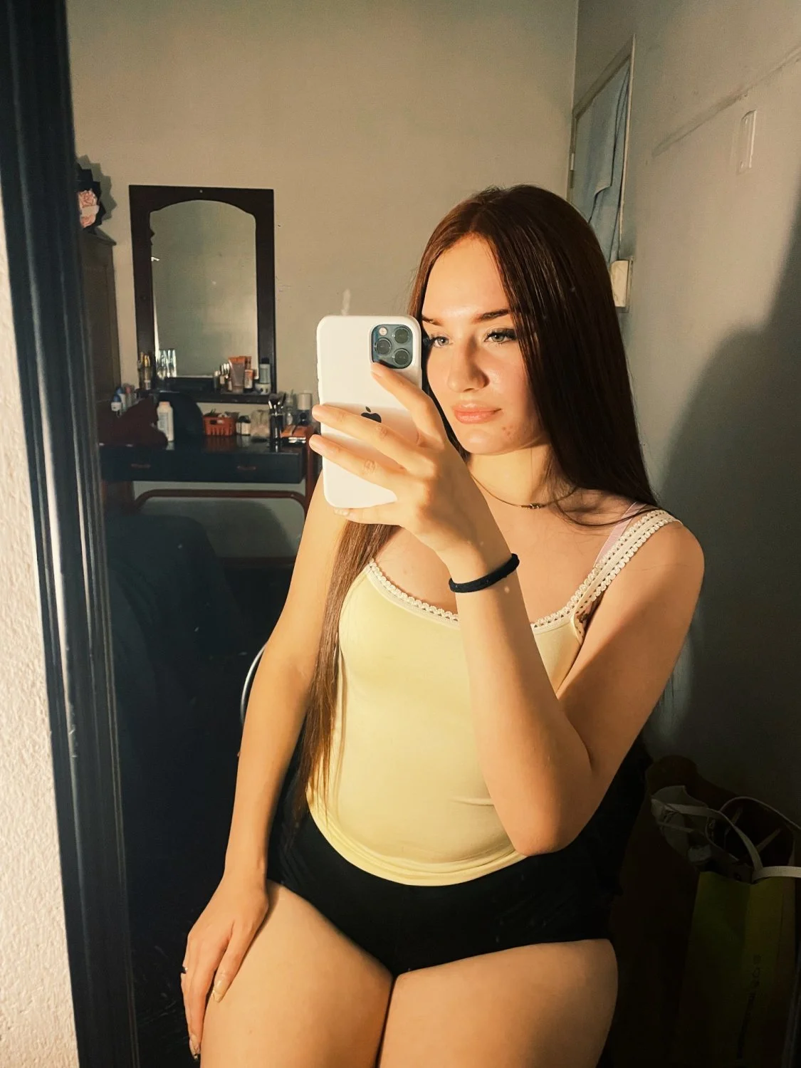 Seguidor aporta su amiga irl para que le den morbo, tributos y más por ser una puta zorra hermosa image 5