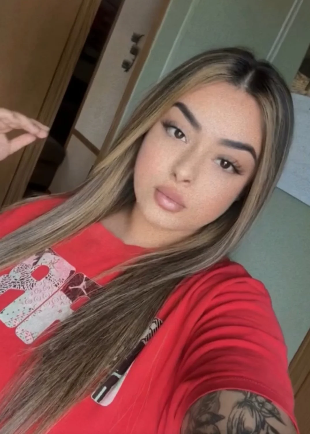 Mely sexy main image