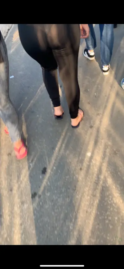 Bunduda de calça lag com a calcinha enterrada no CU cover image