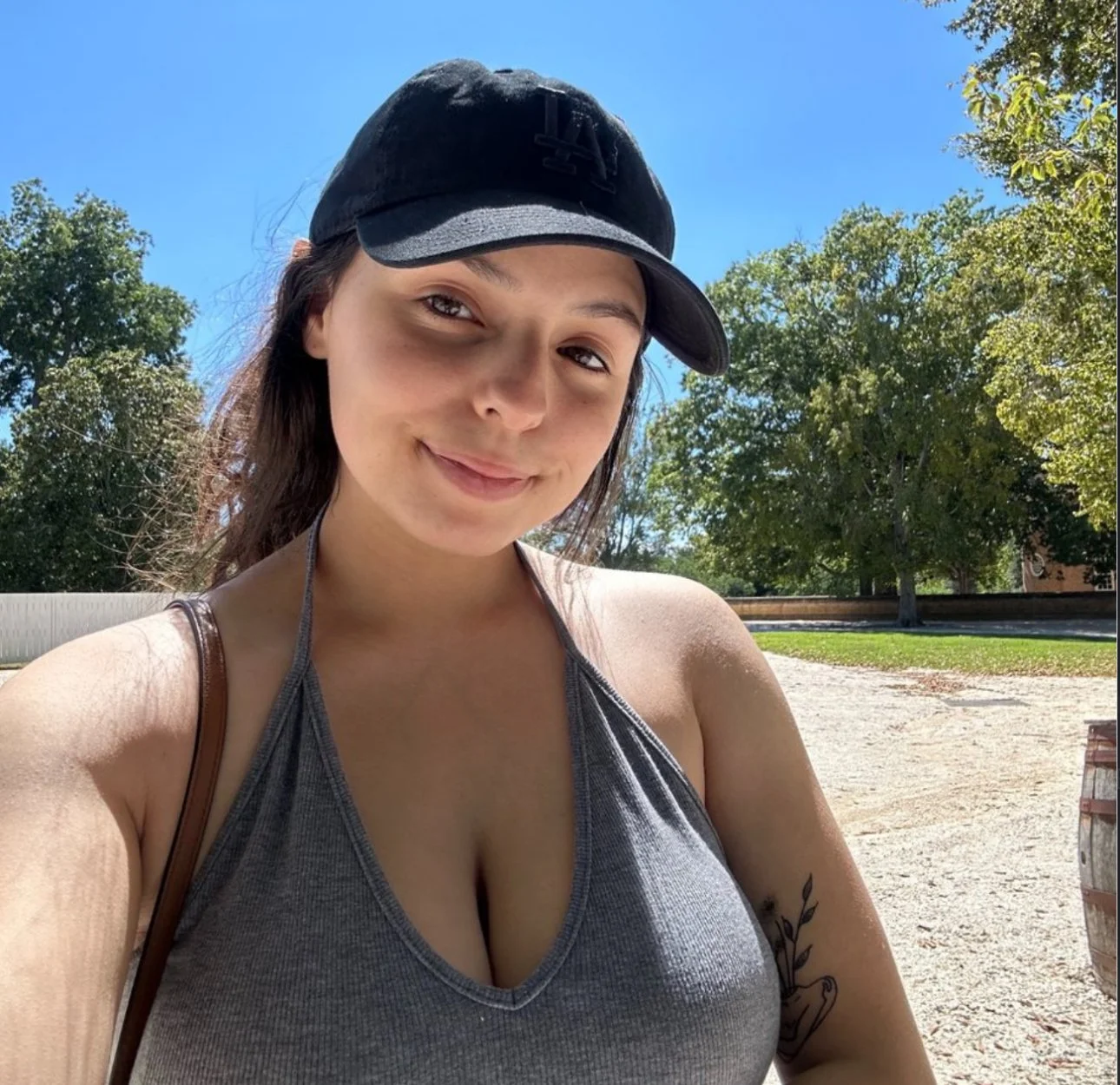 Single fitness mom image 4