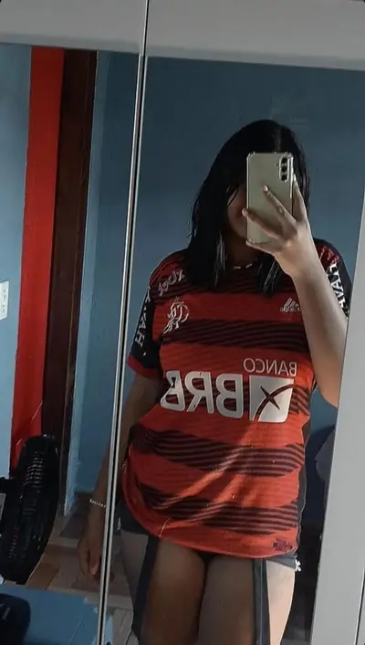 Oque acharam dessa putinha novinha quem for tribute pra ela chama pv para mas fotos dessa putinha cover image