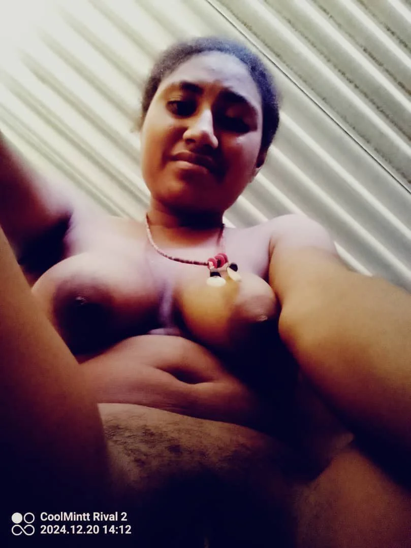 Teen showing her skin🇵🇬 image 5