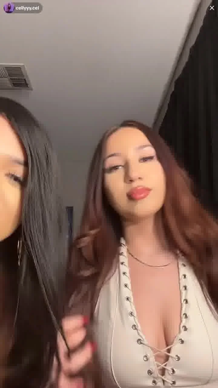 tiktok live c3llyy and friends image 2