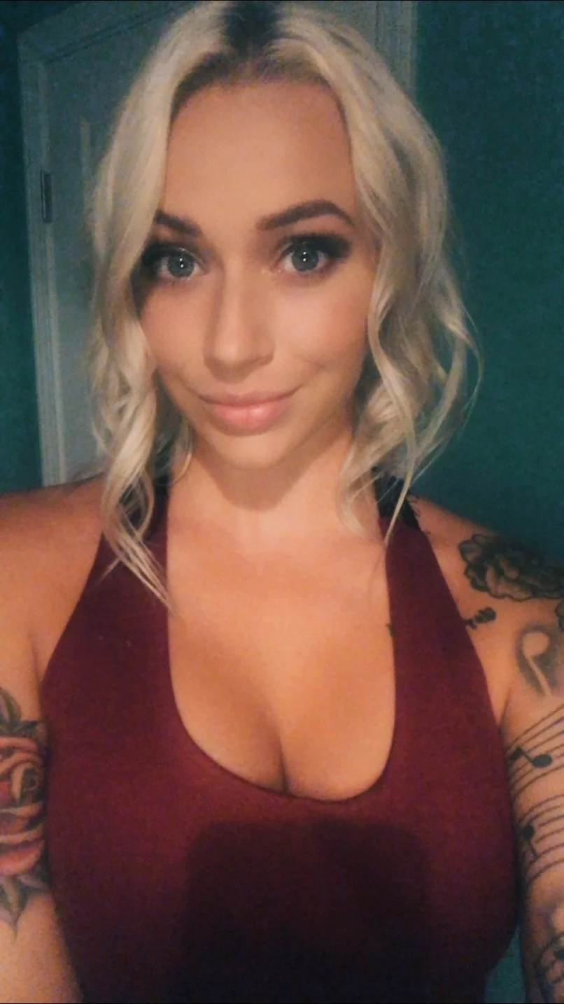 Risking sexy slut image 3