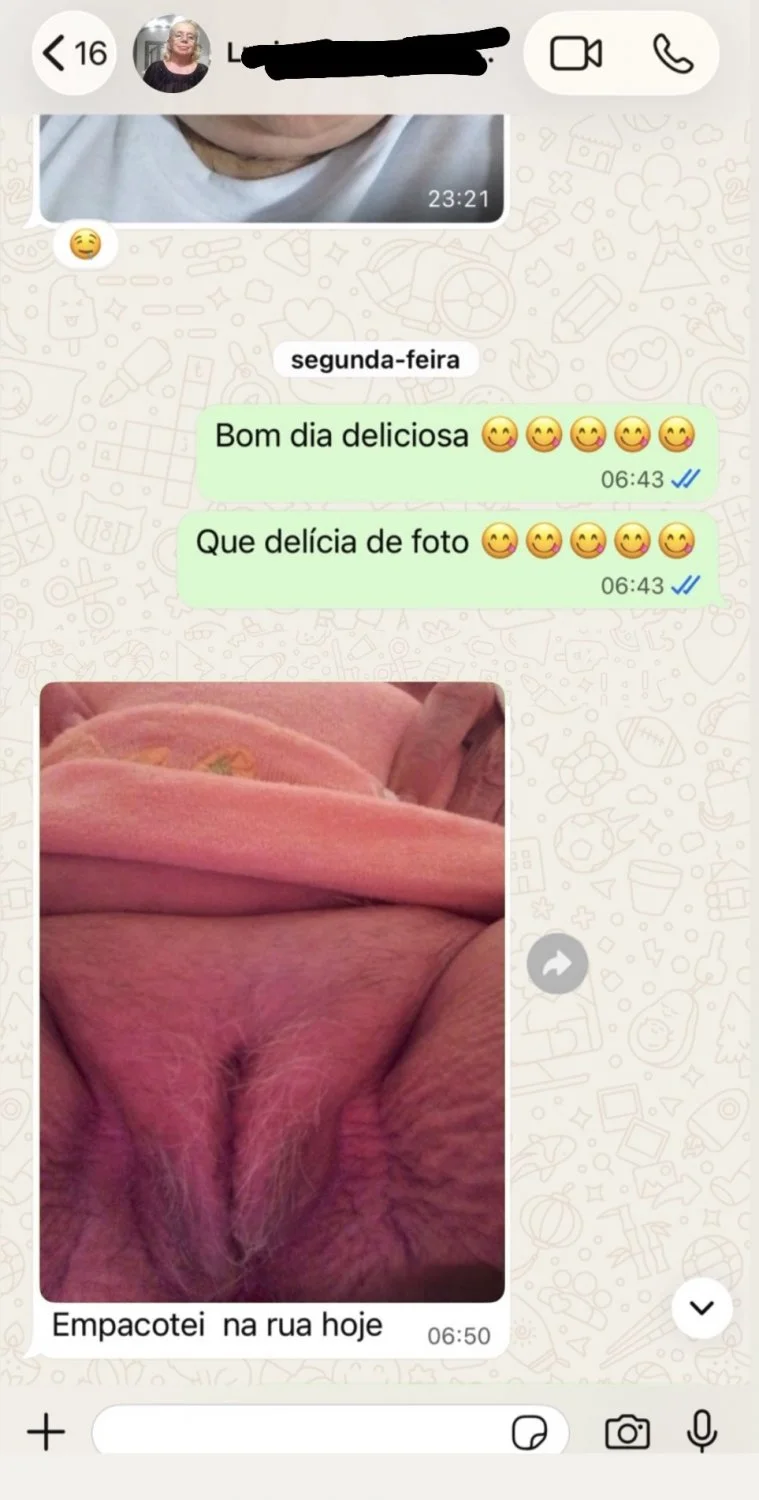 Vovó querendo da a bucetinha rosa pro negão, essa vovó 👵🏻 é muito puta 😈😈😈😈 image 3