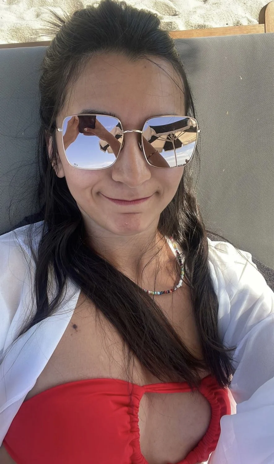 She need something in her asshole image 3