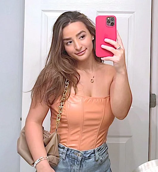 LD is back. Enjoy her beauty main image