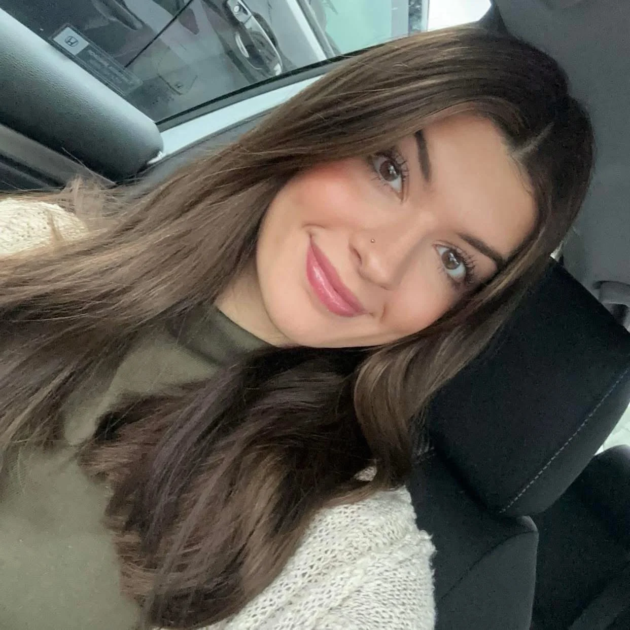Send a video of you cumming to one of these faces for thier nudes ! image 5