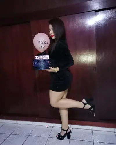 Girl puta hermosa y ricas piernas de gym sexy y zorrita Parte2 cover image