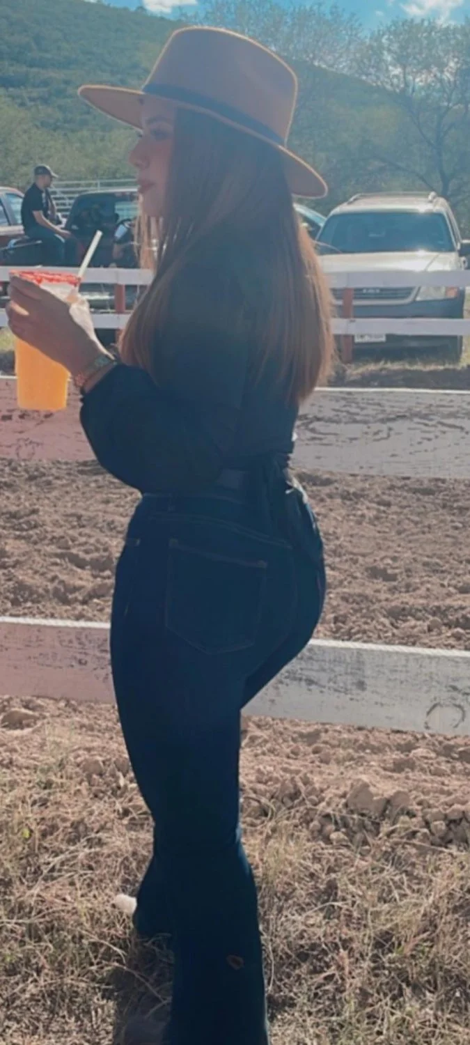 Girl puta hermosa y ricas piernas de gym sexy y zorrita Parte2 image 24