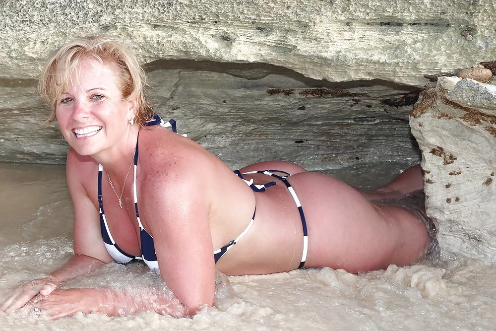 Stacked Blonde MILF image 47