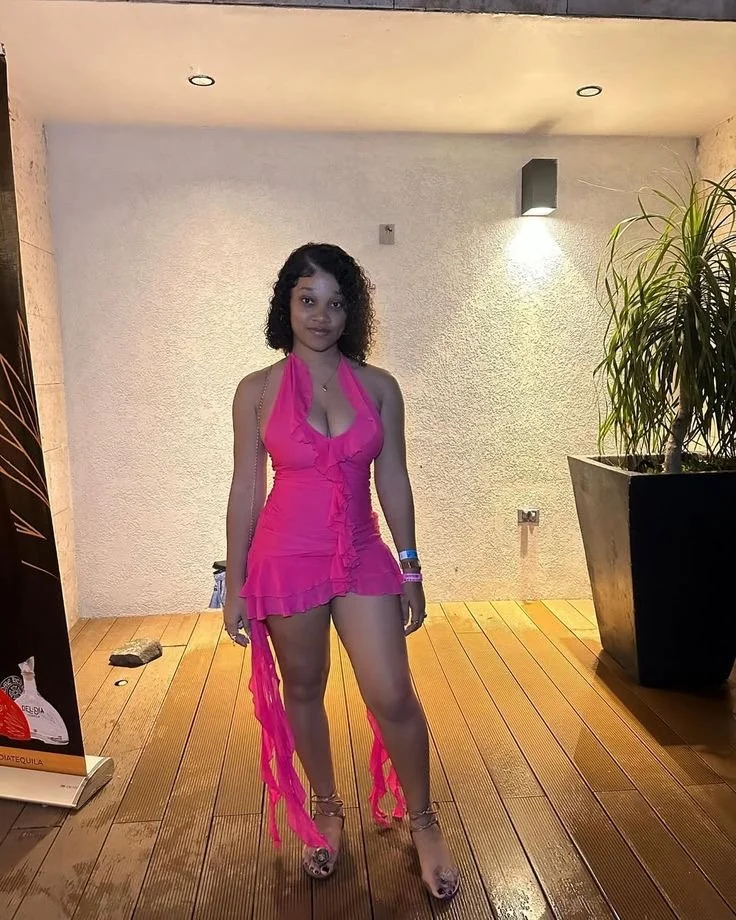 Jamaican 104 (ebony thot) image 18