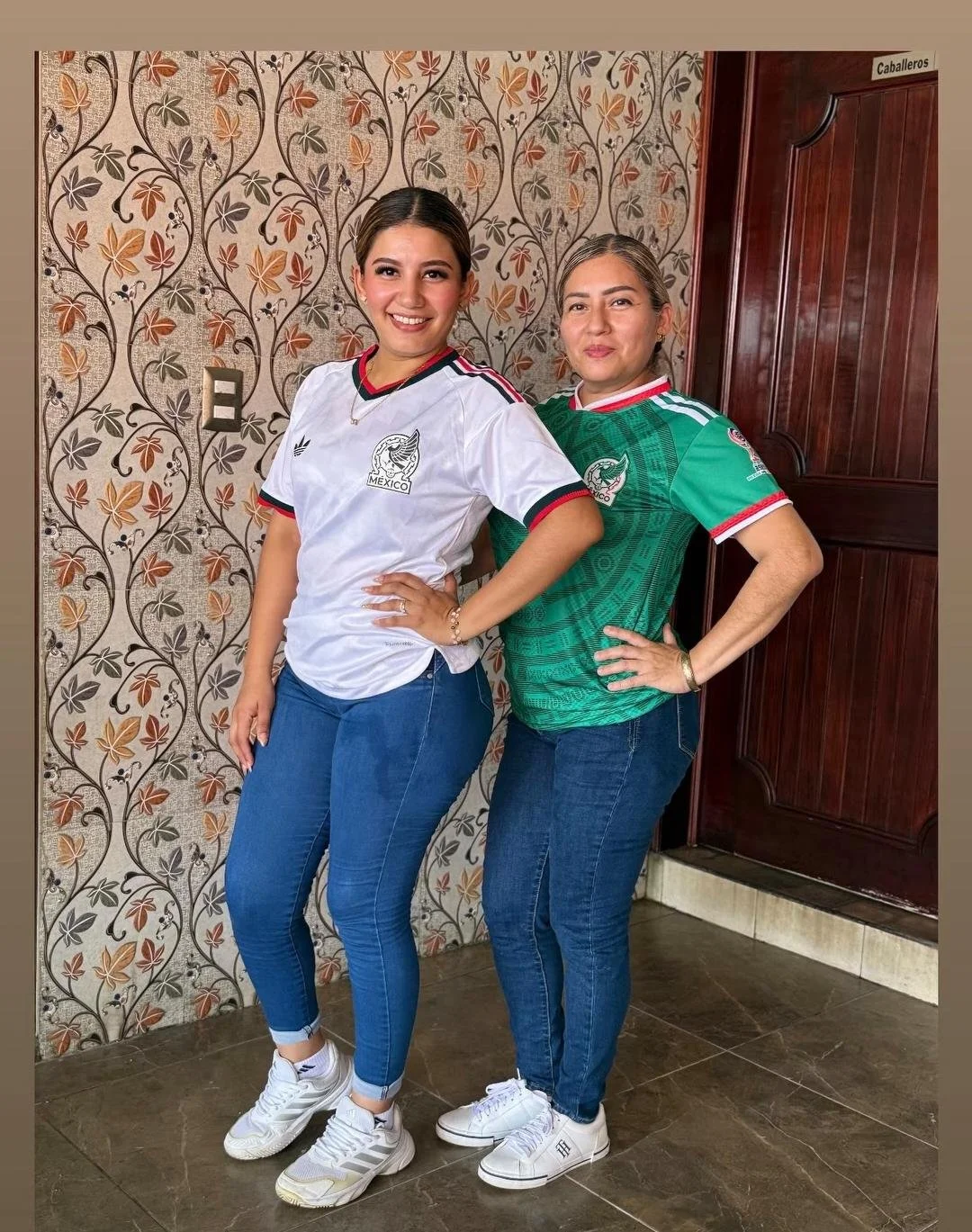 Que les parece estas 2 zorras madre e hija amanda y amandi main image