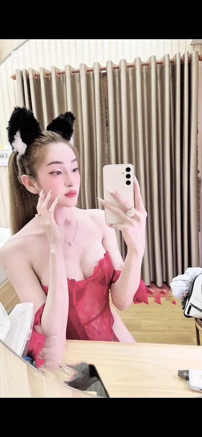 Ladyboy angela quynh image 4
