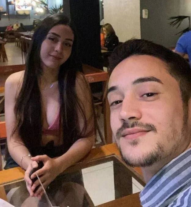Casada novinha sendo dividida pelo corninho image 3