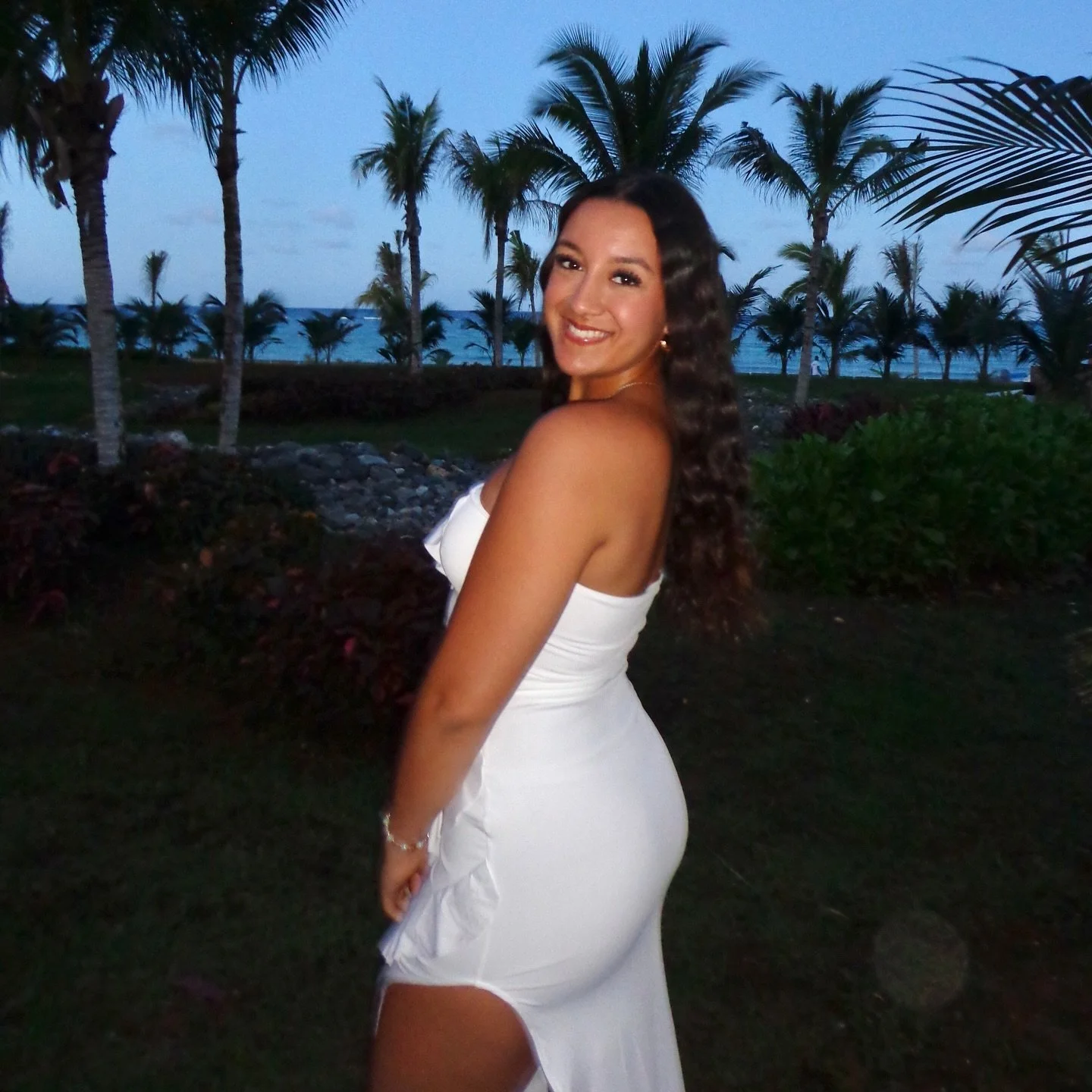 Sexy thicc college slut Alexis image 25