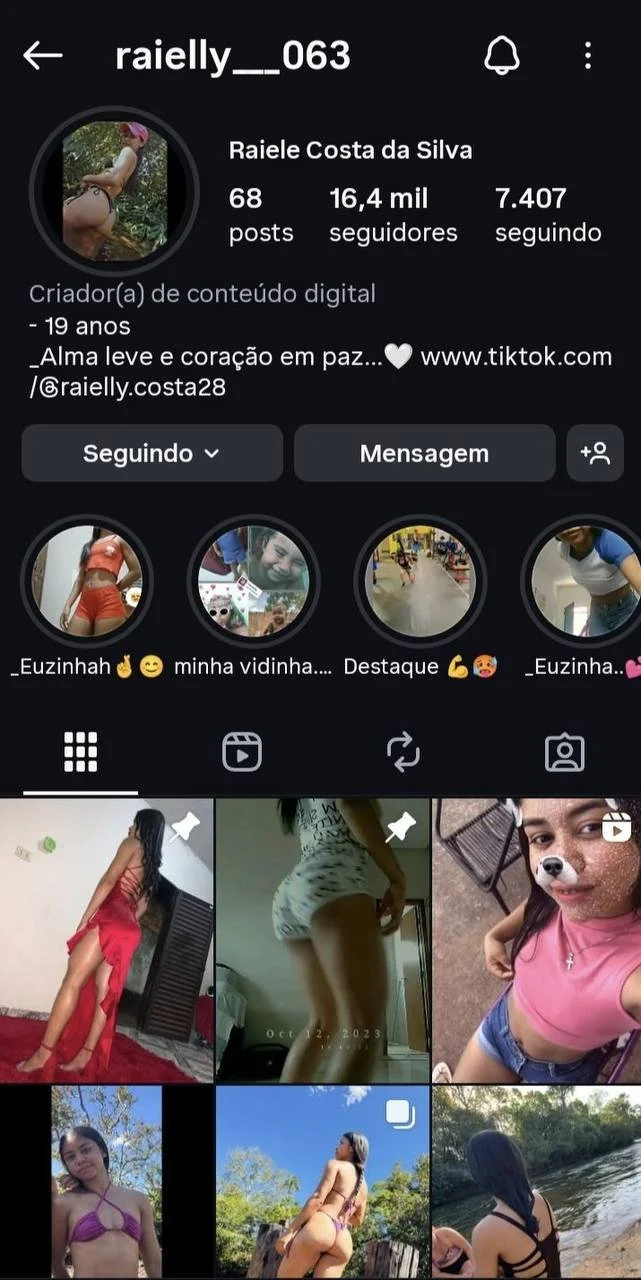 Novinha gata vazada exibindo a buceta e o cuzinho image 3