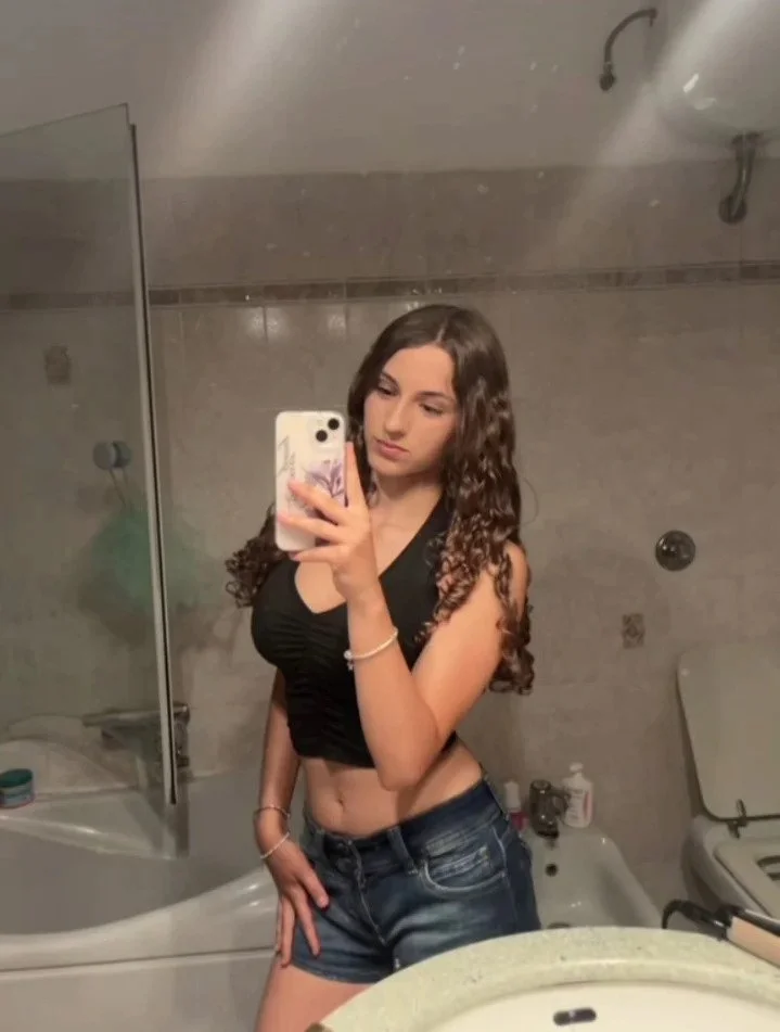 Sofia Spata (18) image 15