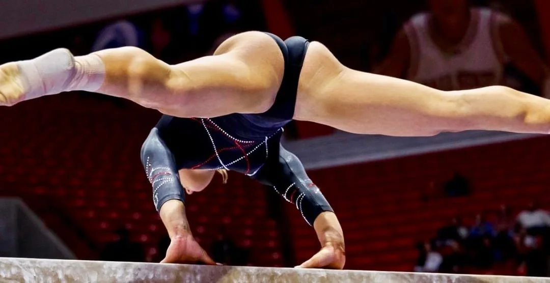 Gymnast hottie image 11