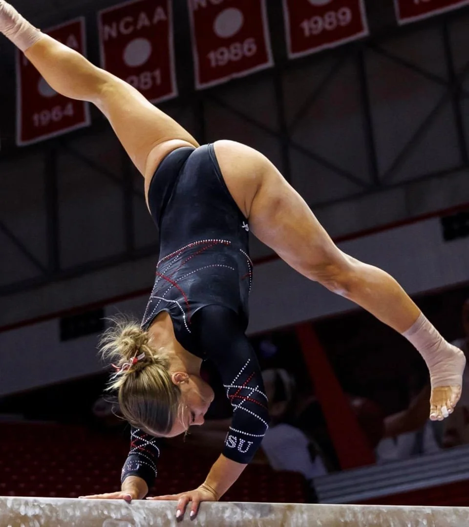 Gymnast hottie image 13