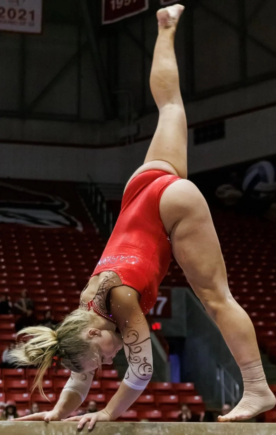 Gymnast hottie image 19