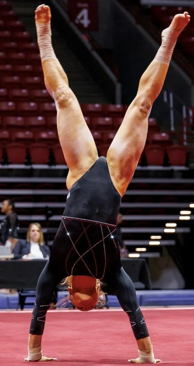 Gymnast hottie image 2