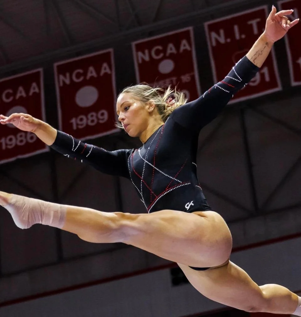 Gymnast hottie image 20