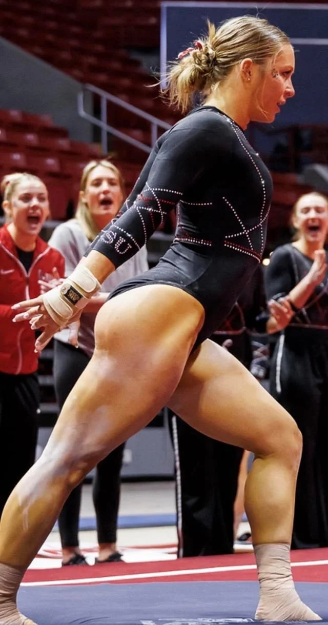 Gymnast hottie image 7