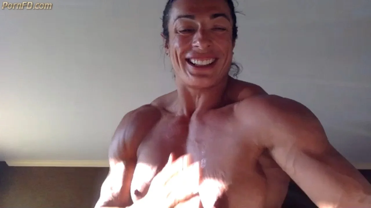 Mrs Hanson's outrageous bodybuilding nudism image 31