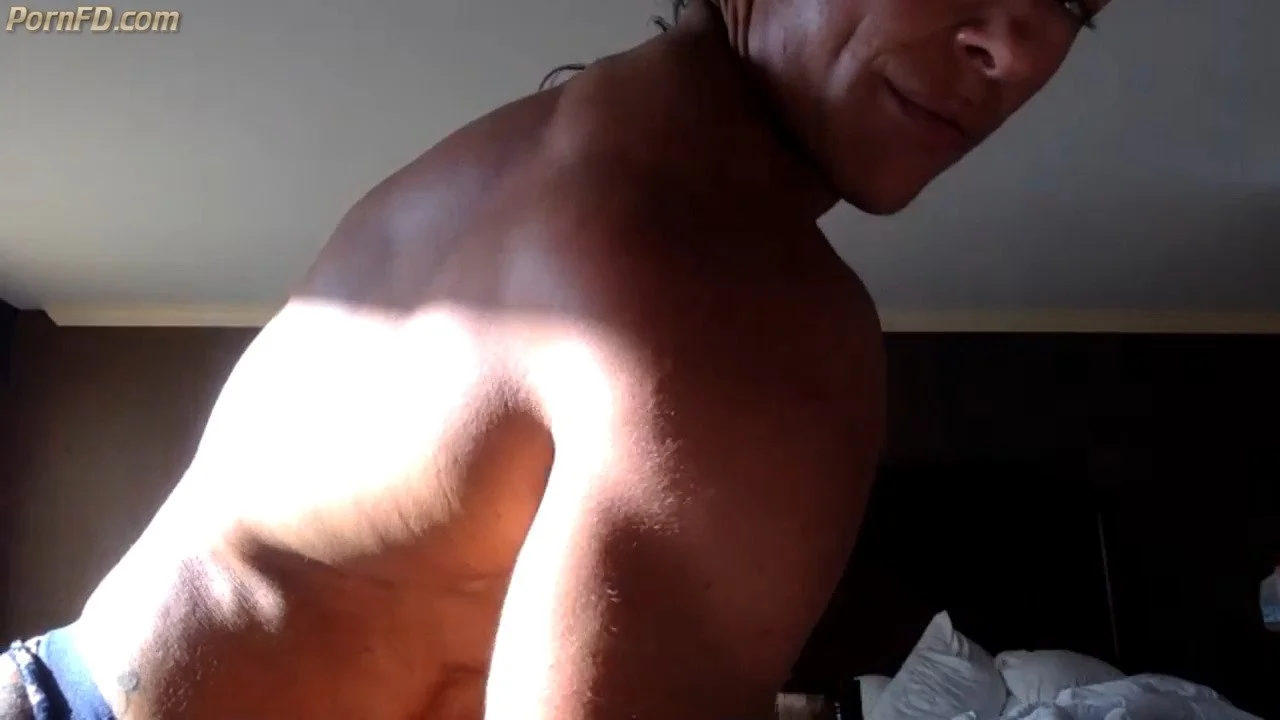 Mrs Hanson's outrageous bodybuilding nudism image 4
