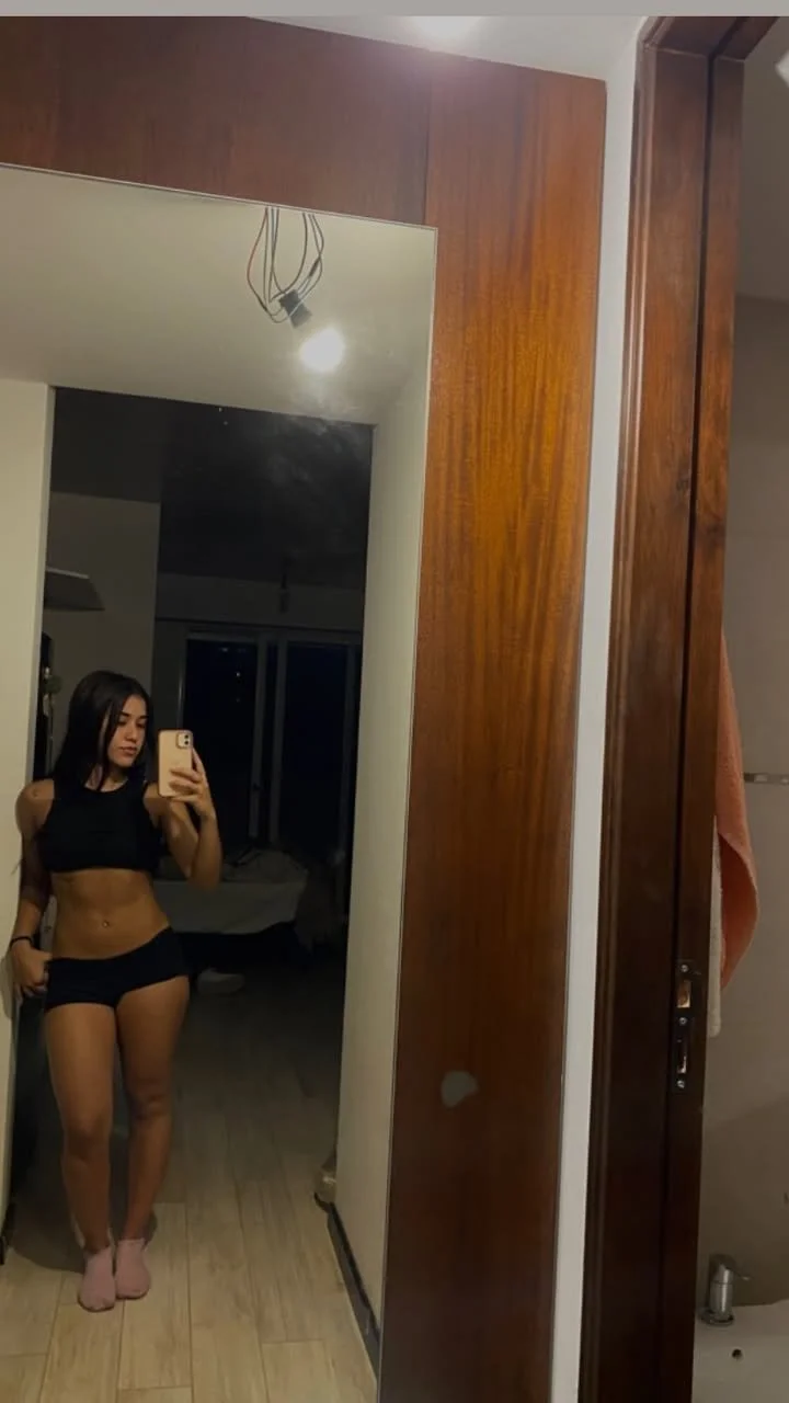 Ludmila hermosa puta siendo expuesta image 2