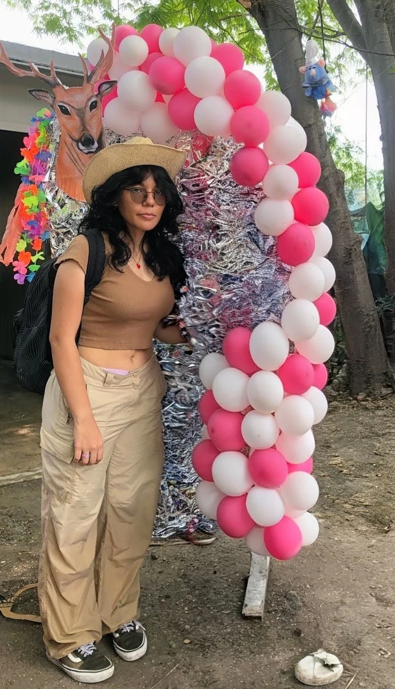 La sexy putita de Emily image 3