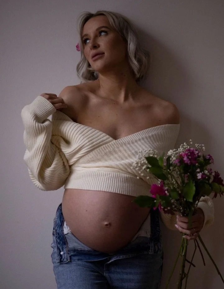 pregnant beauty Alexandria boudoir session leaked image 4