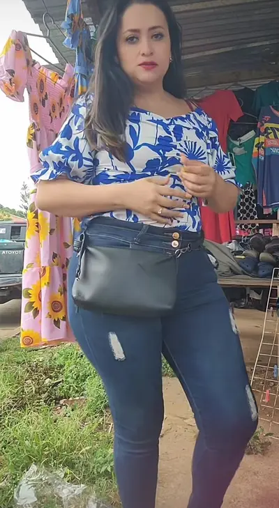 Señora con tremendo culote 🥵🤤🥴 cover image