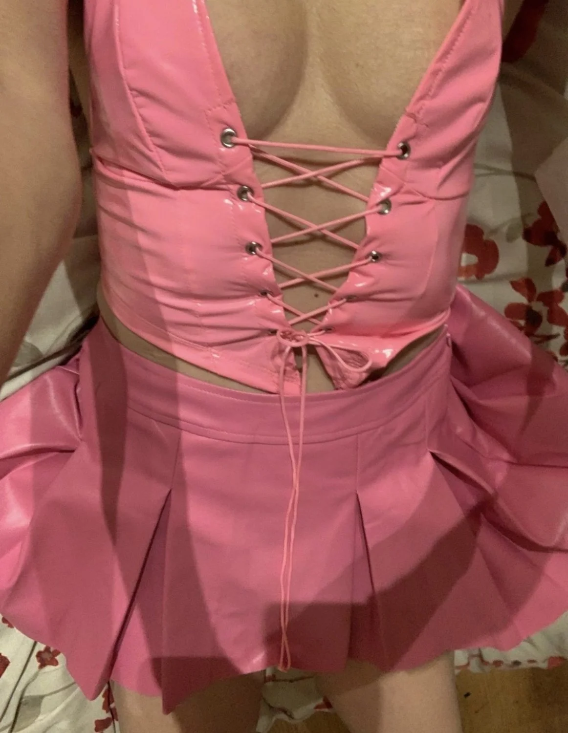 MILF in pink image 5