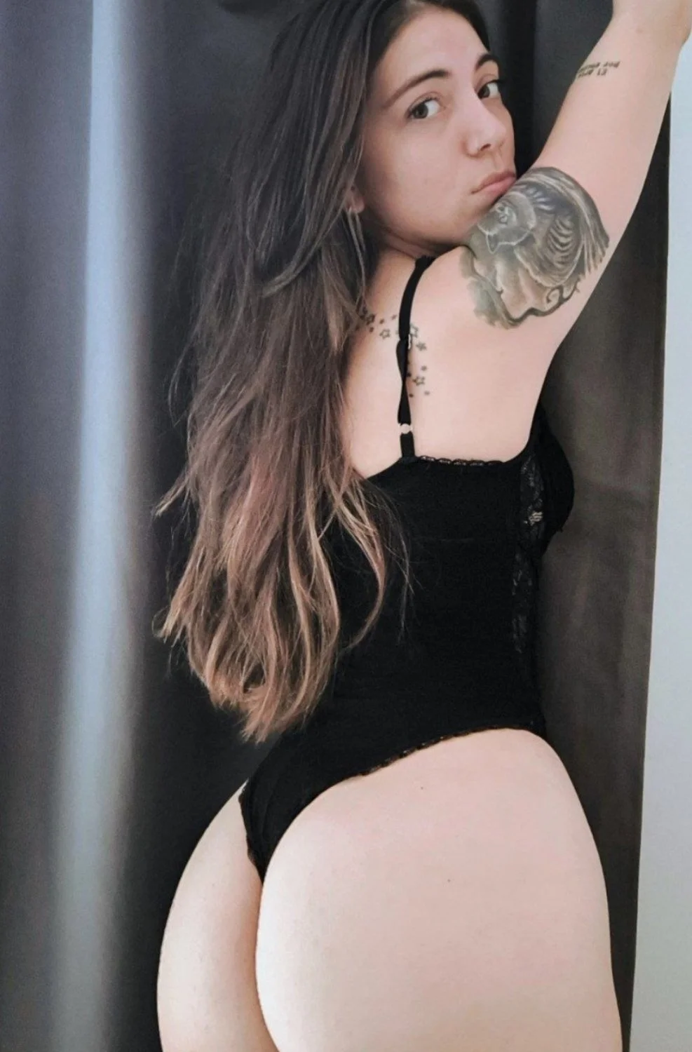 Petisa Argentina hermosa flaca blanquita sexy Culona rica nudes filtrada image 2