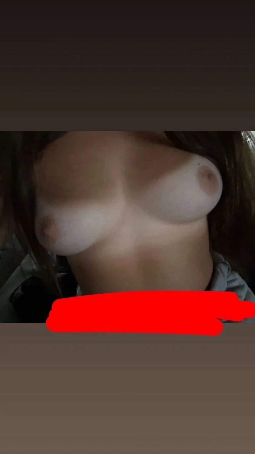 snap slut gets horny n sends image 4