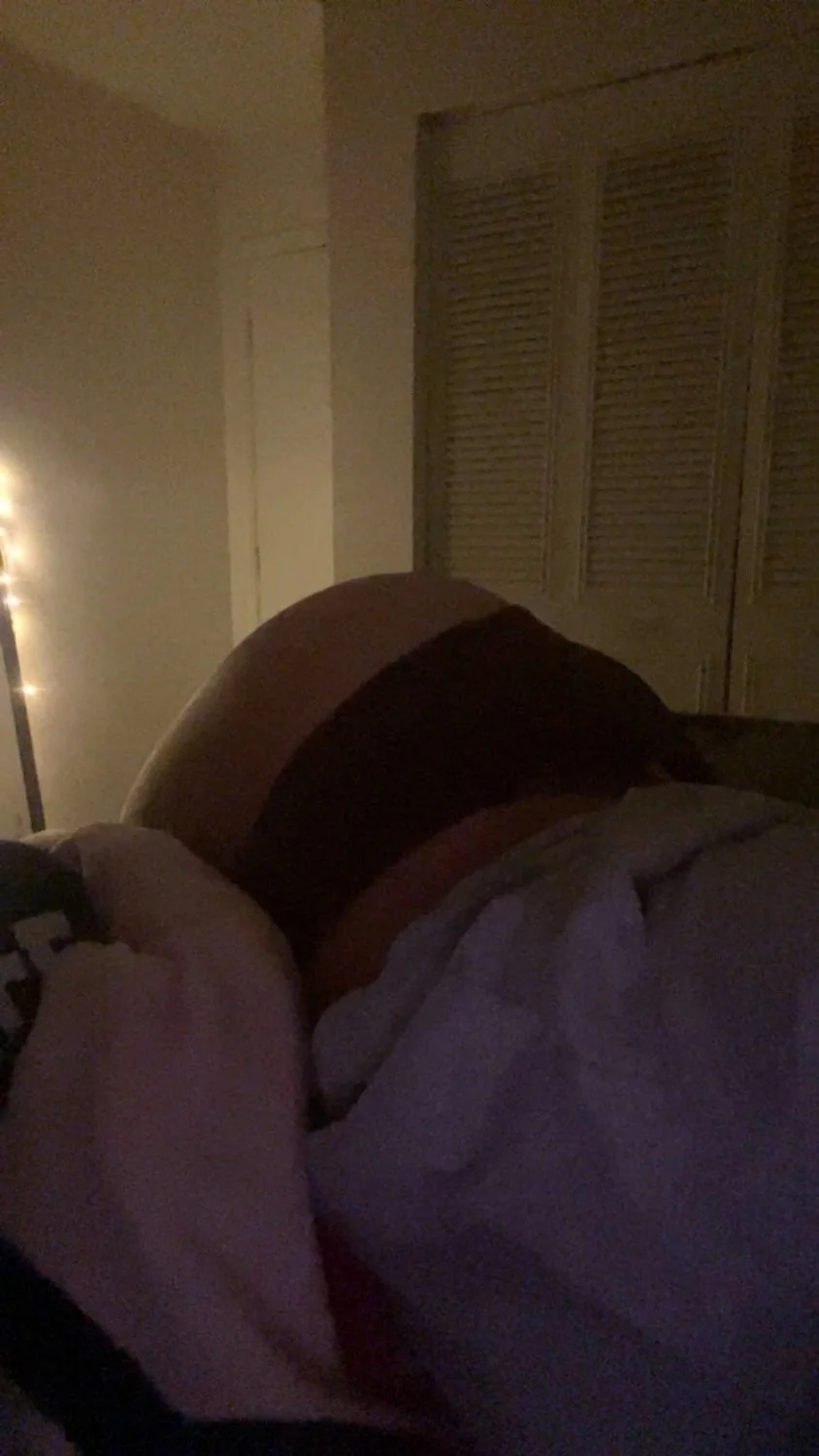 snap slut gets horny n sends image 9