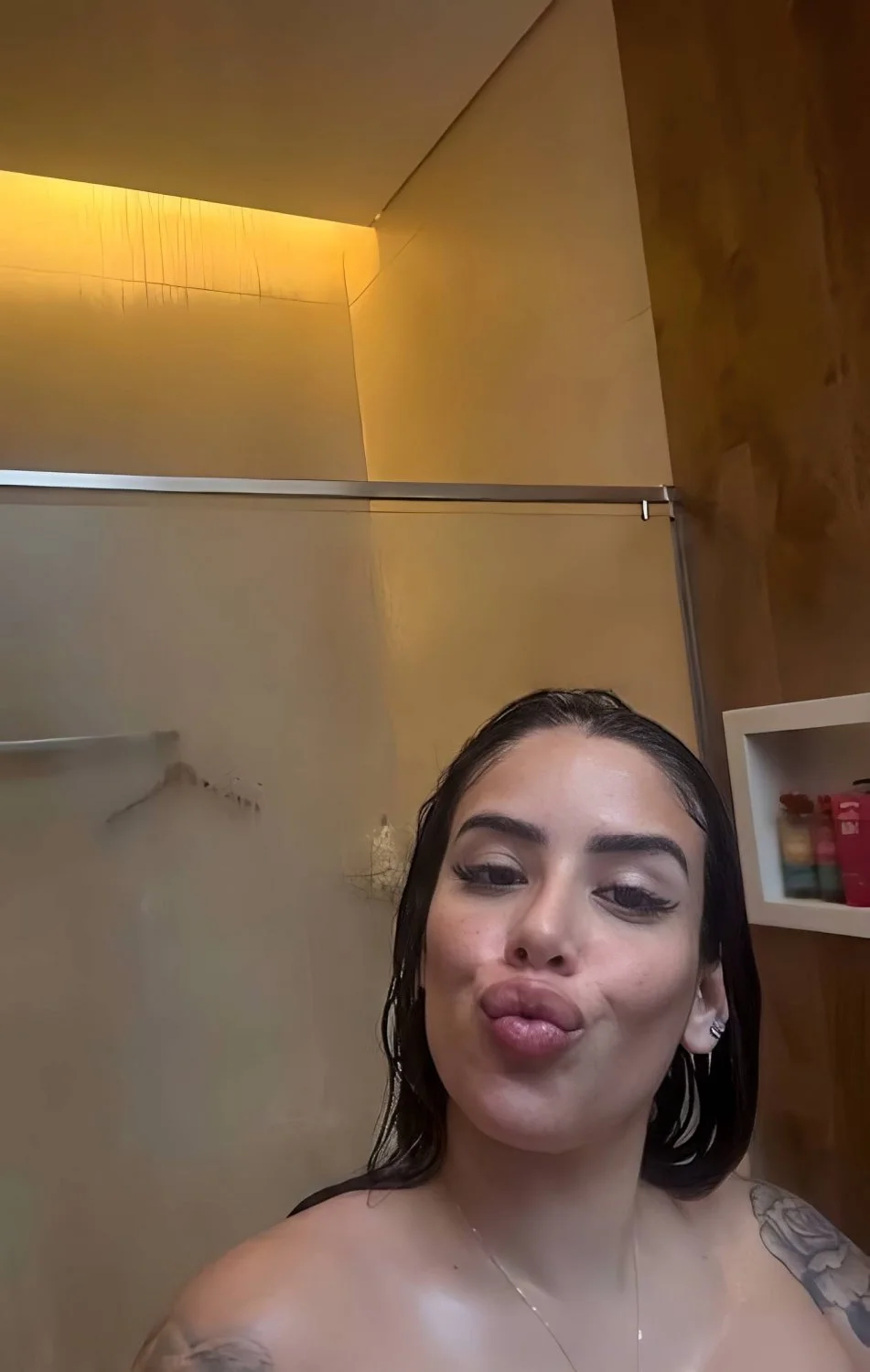 Quem aí empurrava muito nesse rabao da mulher do buzeira image 7