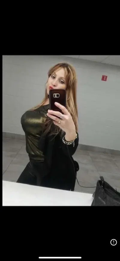 Sexy big tit Chicago MILF cover image