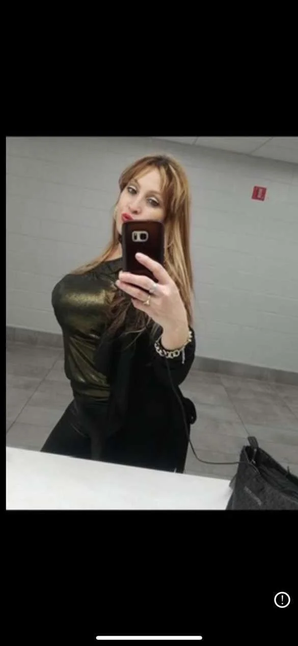 Sexy big tit Chicago MILF main image