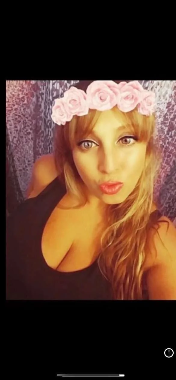 Sexy big tit Chicago MILF image 2