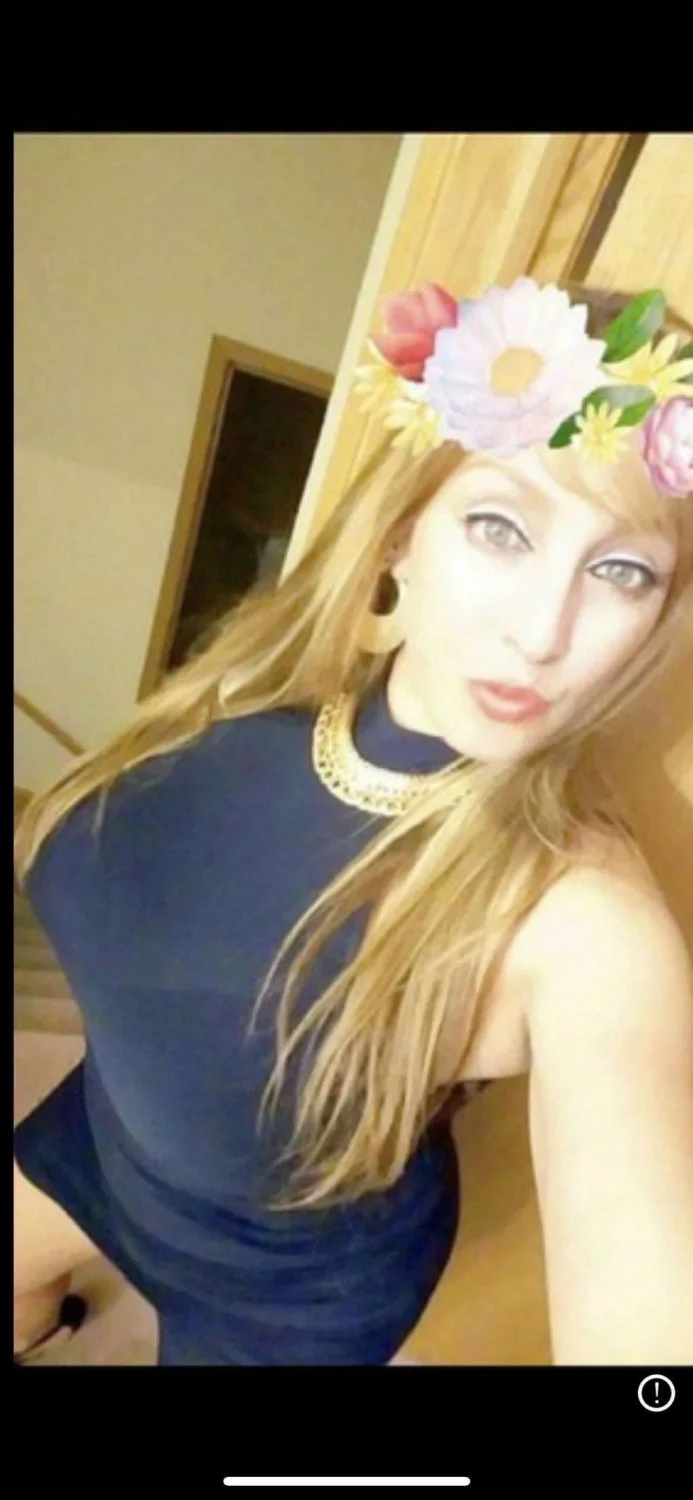 Sexy big tit Chicago MILF image 7