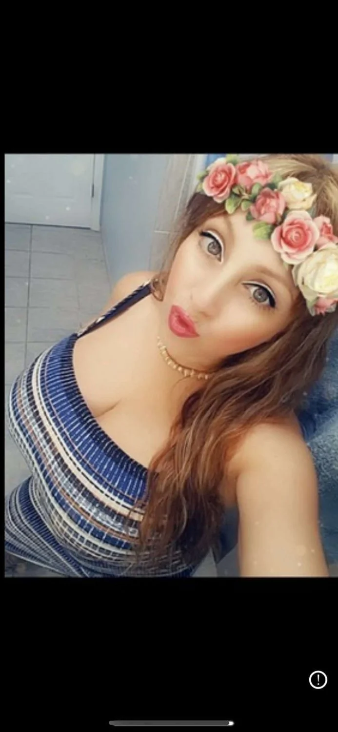 Sexy big tit Chicago MILF image 8