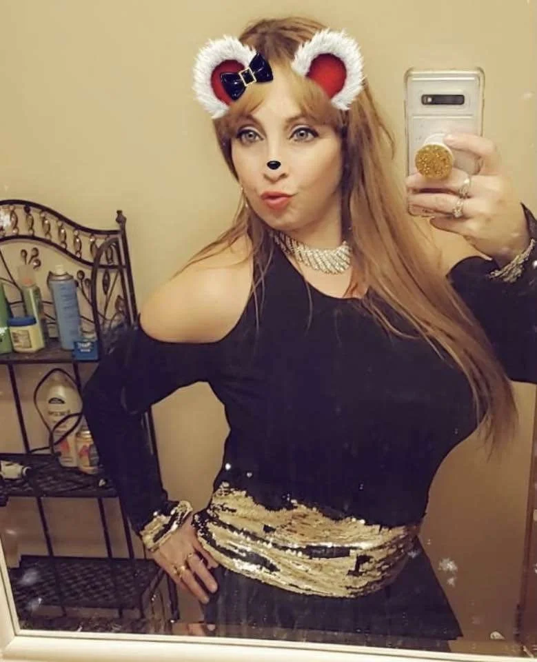 Sexy big tit Chicago MILF image 9