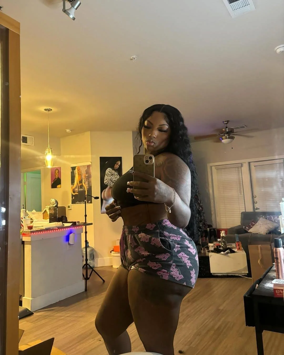Who on this site can show me the best tribute of these Hoodrat Holly videos and photos? main image