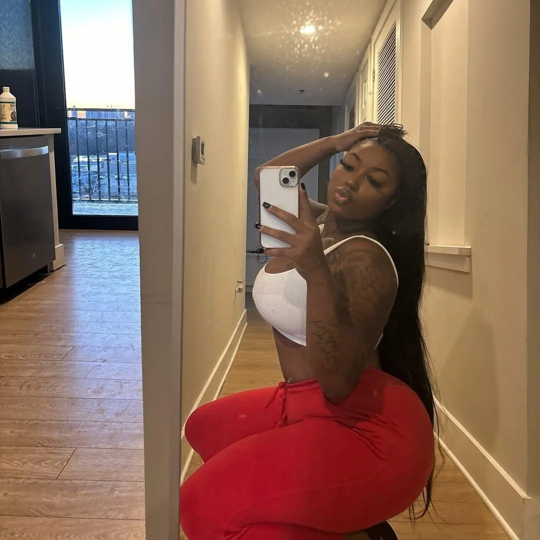 Who on this site can show me the best tribute of these Hoodrat Holly videos and photos? image 10