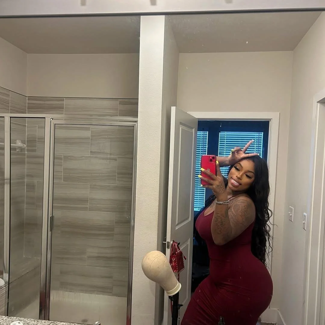 Who on this site can show me the best tribute of these Hoodrat Holly videos and photos? image 11