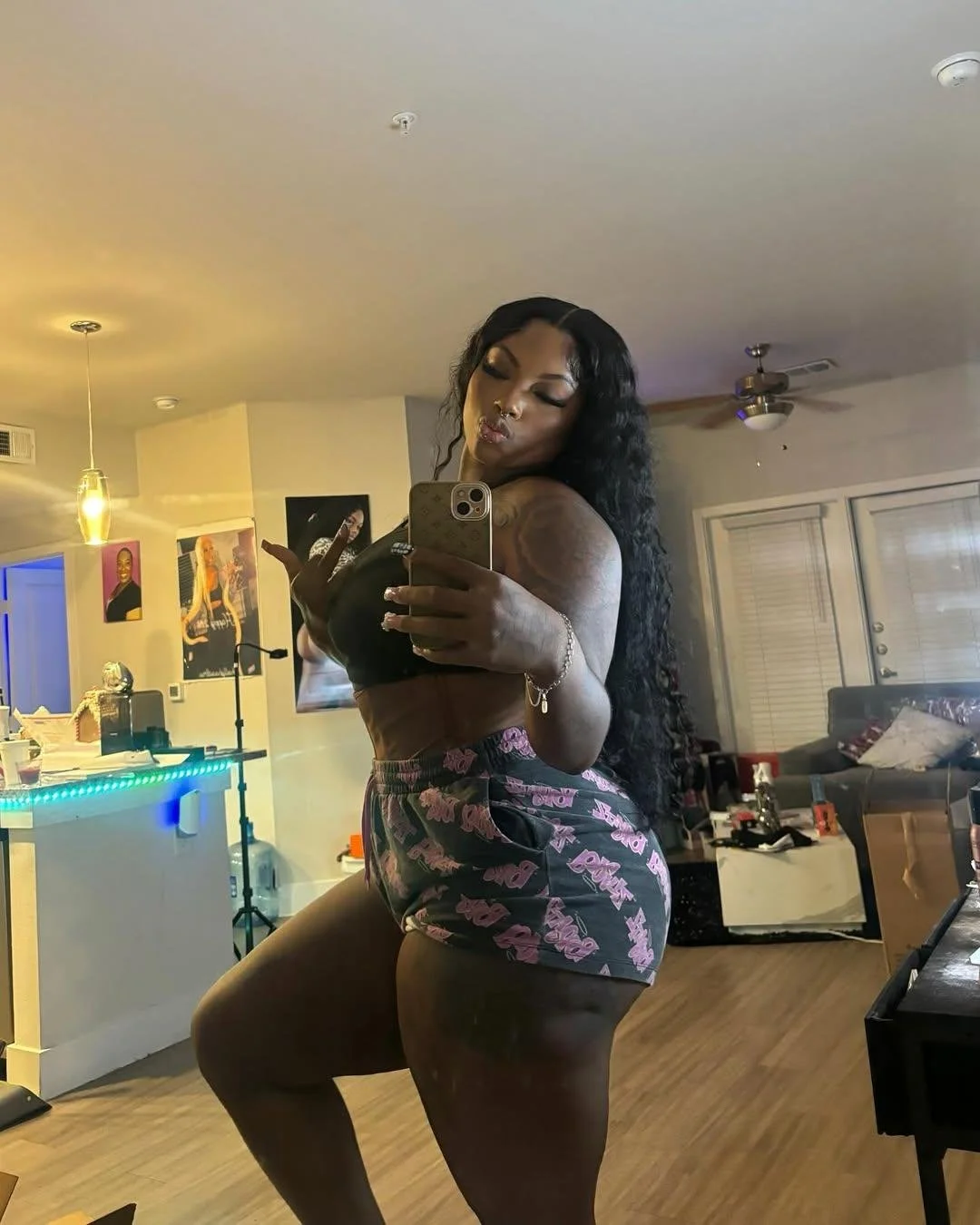 Who on this site can show me the best tribute of these Hoodrat Holly videos and photos? image 2