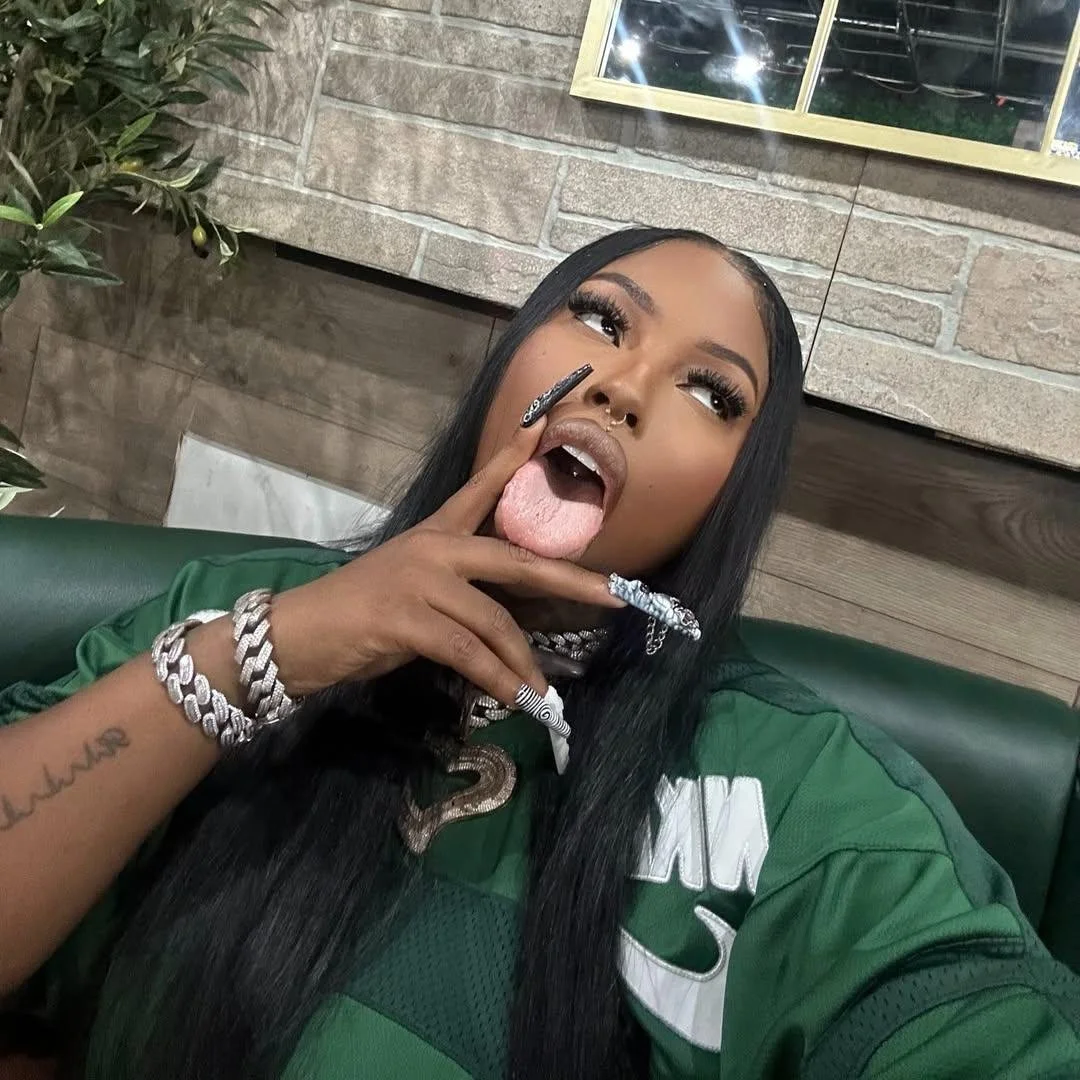 Who on this site can show me the best tribute of these Hoodrat Holly videos and photos? image 20
